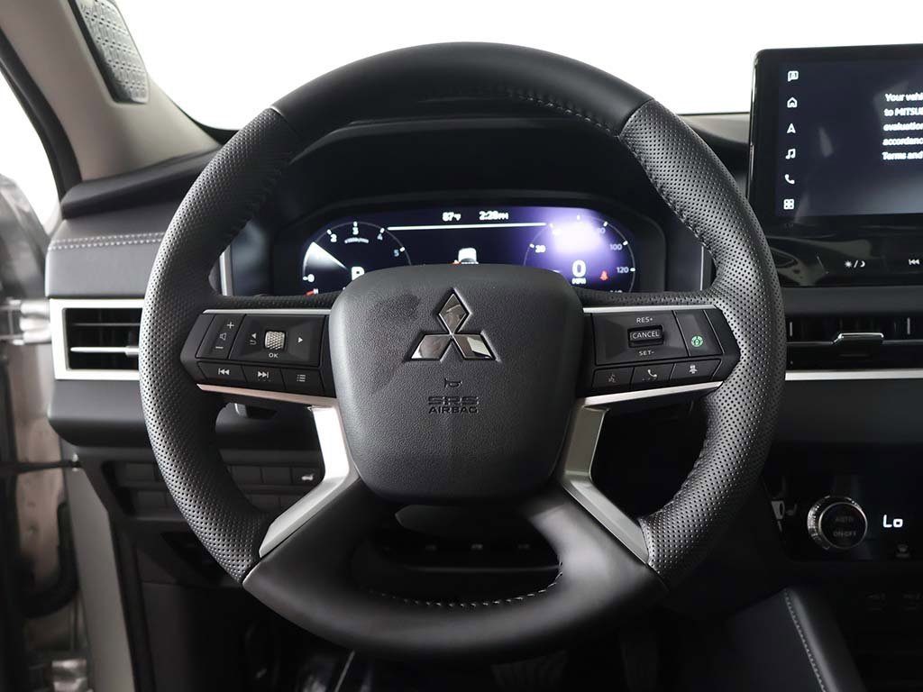 New 2025 Mitsubishi Outlander SE image 44