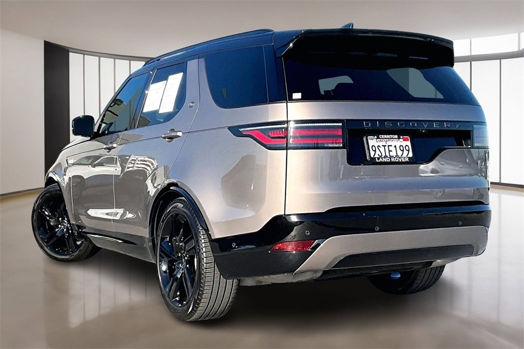 Used 2024 Land Rover Discovery Dynamic SE image 4