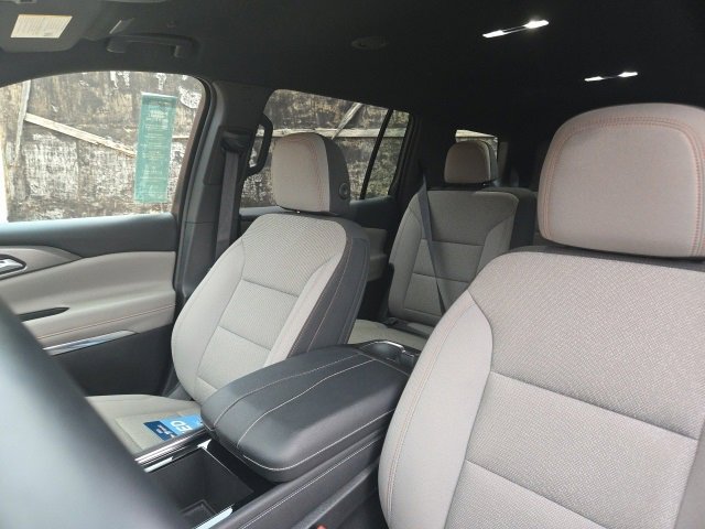 Used 2025 Chevrolet Traverse LT image 9