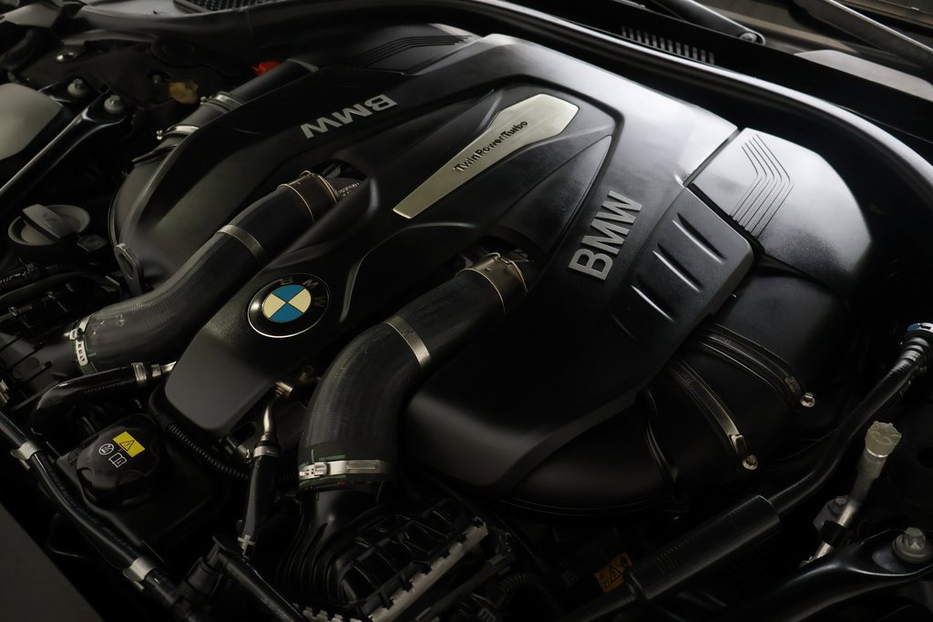 Used 2017 BMW 750i image 25