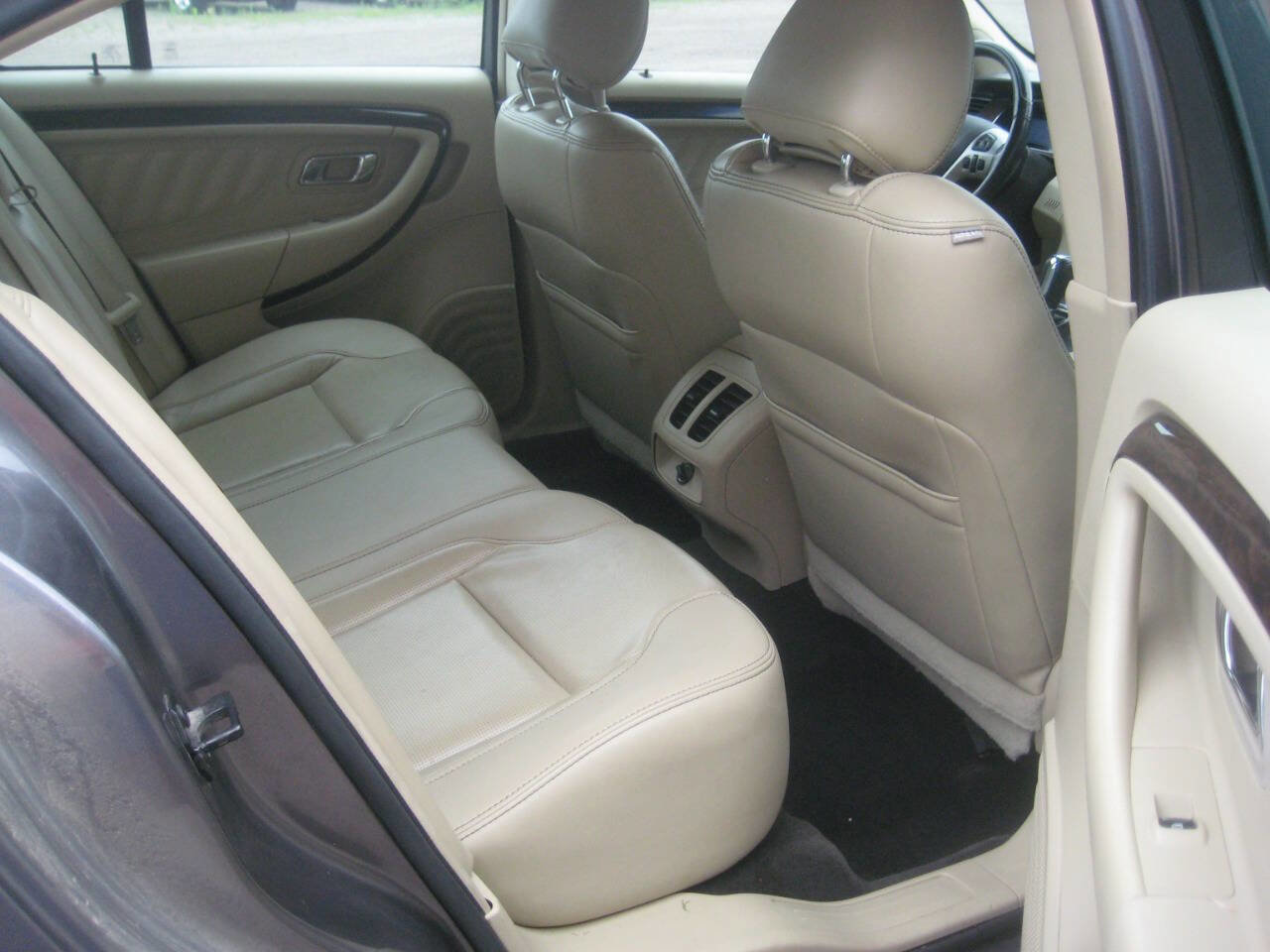 Used 2013 Ford Taurus Limited image 8