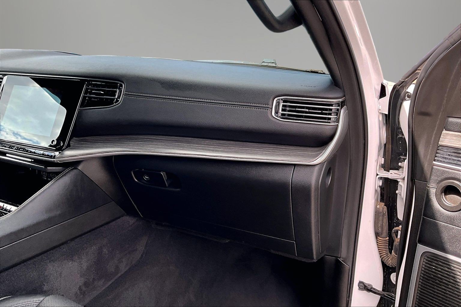 Used 2024 Jeep Wagoneer Series III AWD/4WD image 26