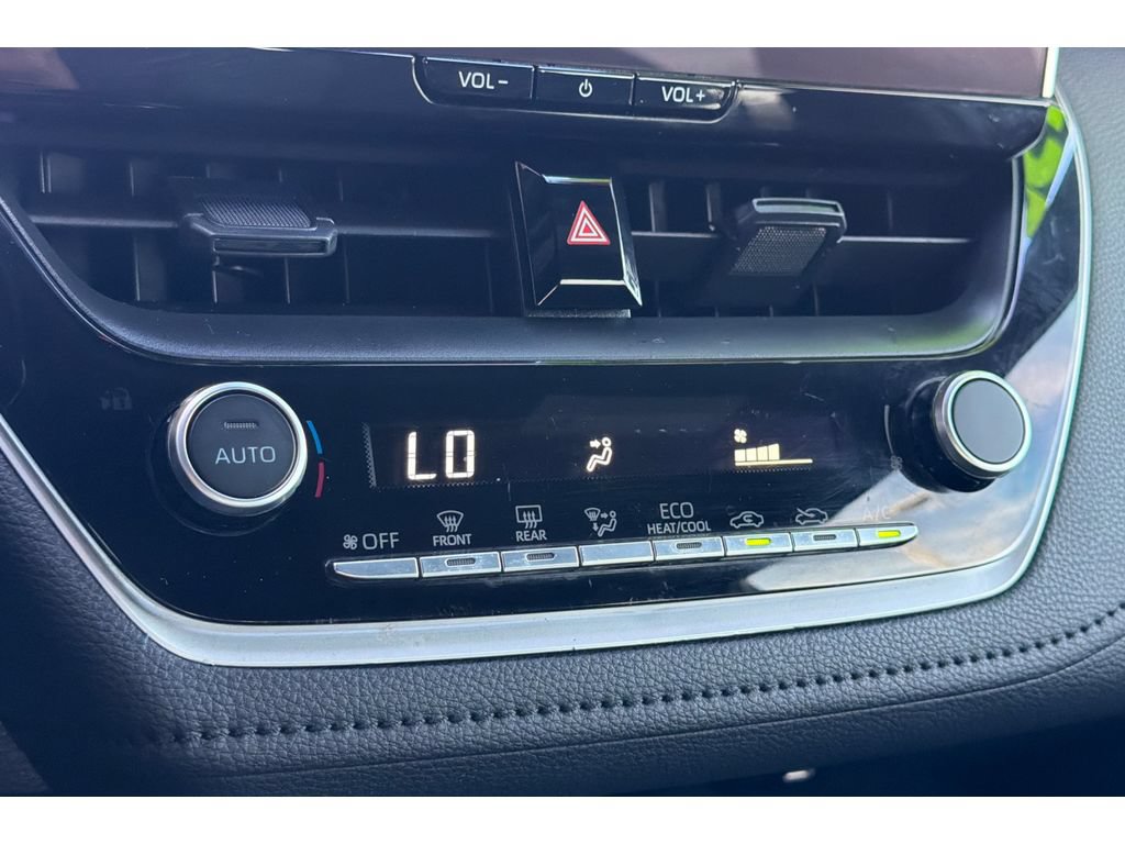 Certified 2025 Toyota Corolla SE w/ SE Premium Package FWD image 21