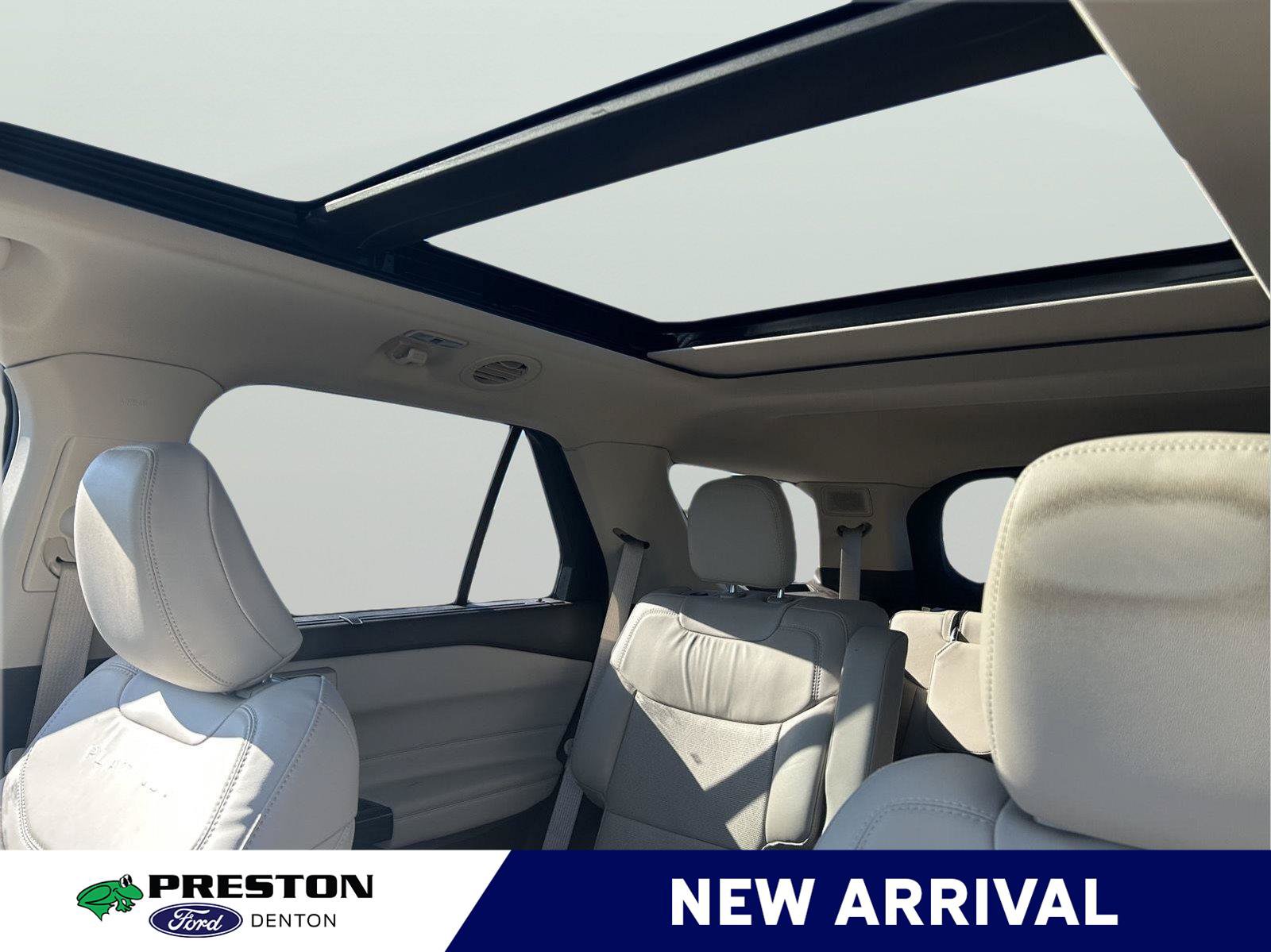 Used 2023 Ford Explorer Platinum w/ Technology Package AWD/4WD image 9
