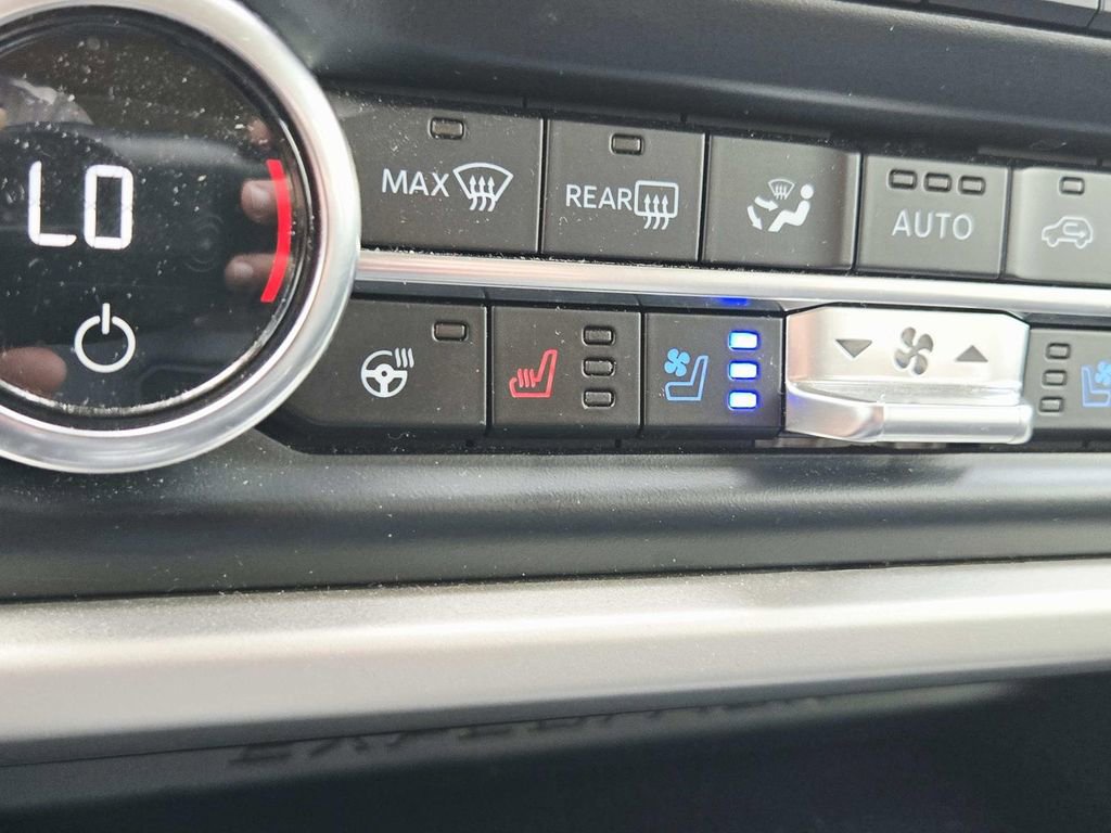 Used 2024 Ford Expedition XLT AWD/4WD image 30