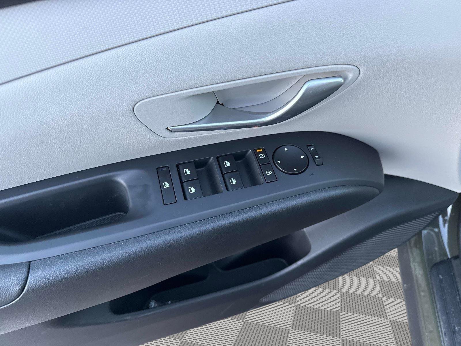 Certified 2025 Hyundai Tucson SE AWD/4WD image 19