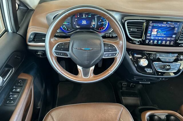 Used 2019 Chrysler Pacifica Limited w/ Advanced Safetytec Group FWD image 11