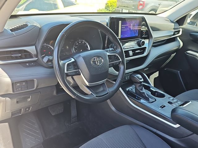 Used 2024 Toyota Highlander LE FWD image 18