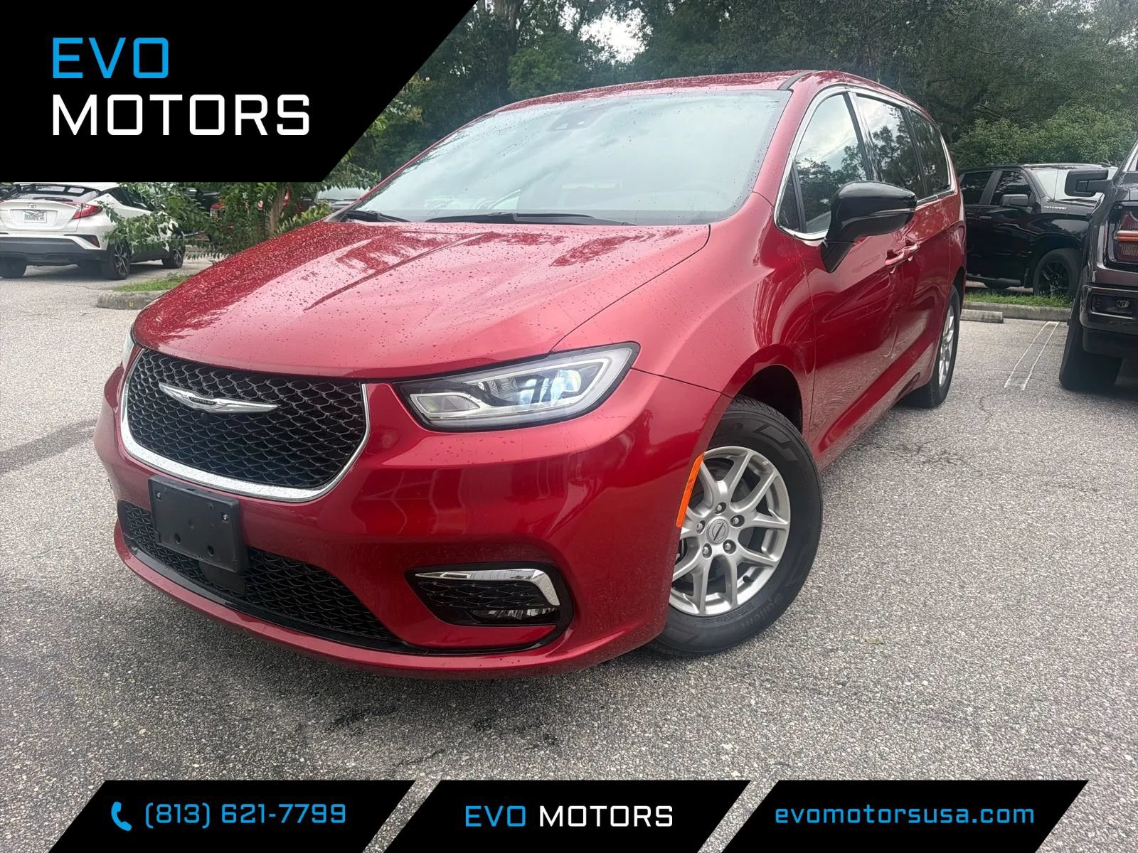Used 2025 Chrysler Pacifica Select
