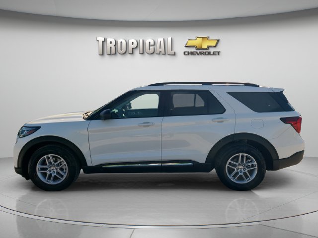 Used 2025 Ford Explorer Active RWD image 2