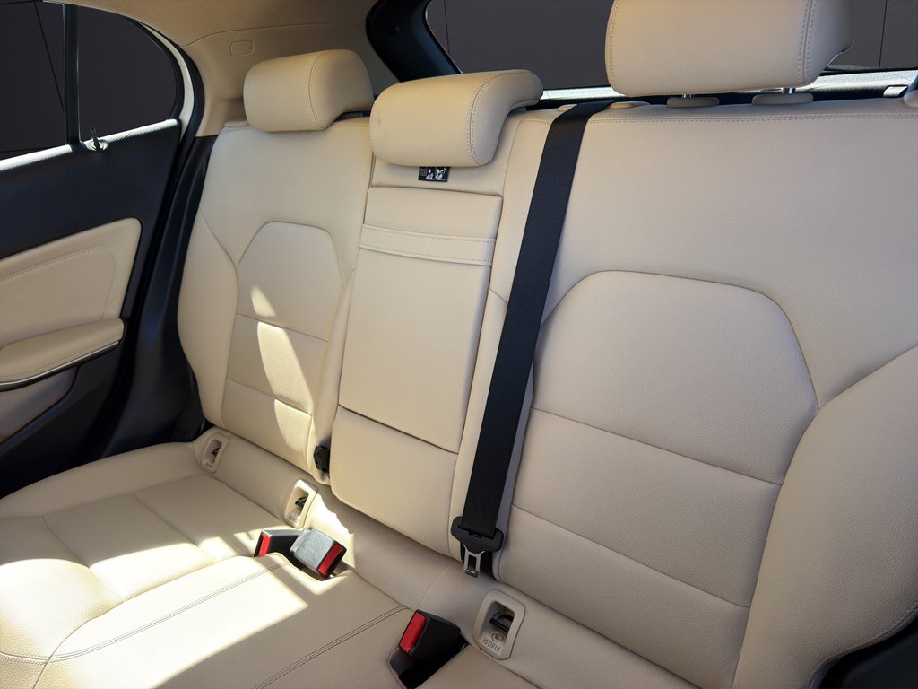Used 2019 Mercedes-Benz GLA 250 4MATIC w/ Premium Package image 4
