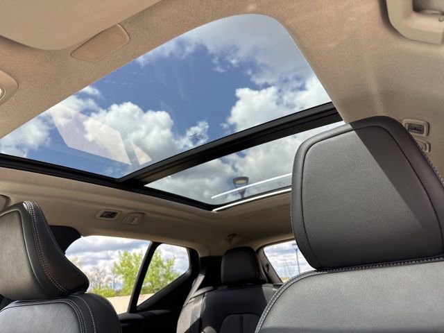 Used 2020 Volvo XC40 T5 Momentum w/ Protection Package Premier image 17