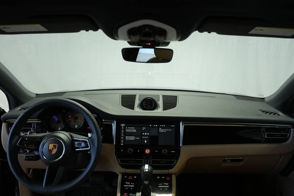Certified 2026 Porsche Macan AWD/4WD image 16