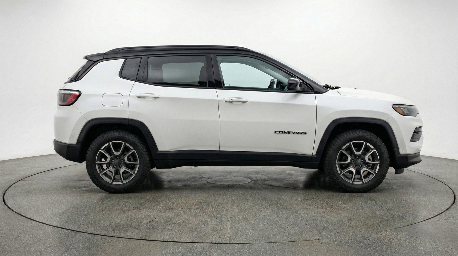 Used 2025 Jeep Compass Trailhawk image 5