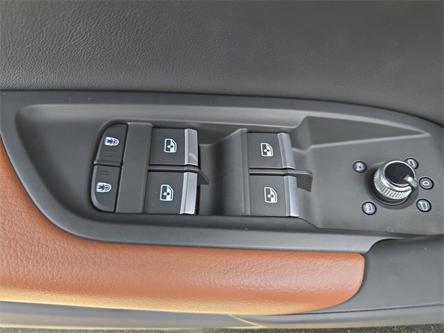 Certified 2025 Audi Q5 2.0T Premium w/ Convenience Plus Package image 31