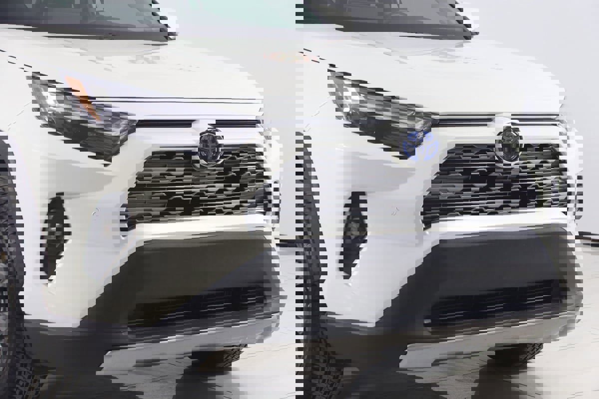 Used 2022 Toyota RAV4 Limited AWD/4WD image 33