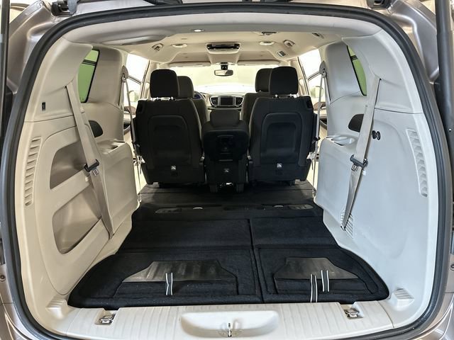 Used 2018 Chrysler Pacifica Touring Plus w/ Tire & Wheel Group image 27