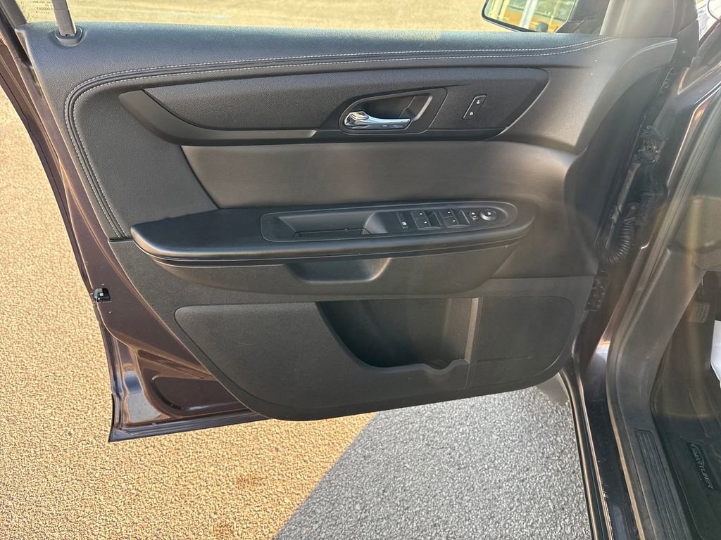 Used 2015 Chevrolet Traverse LT w/ Style and Technology Package image 17