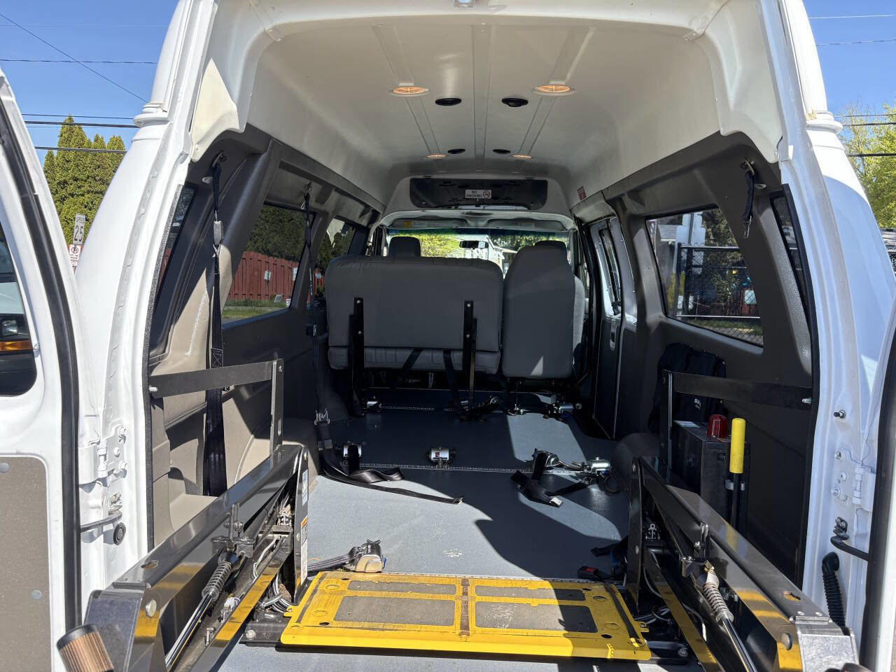 Used 2011 Ford E-250 and Econoline 250 Extended w/ PWR Group image 18