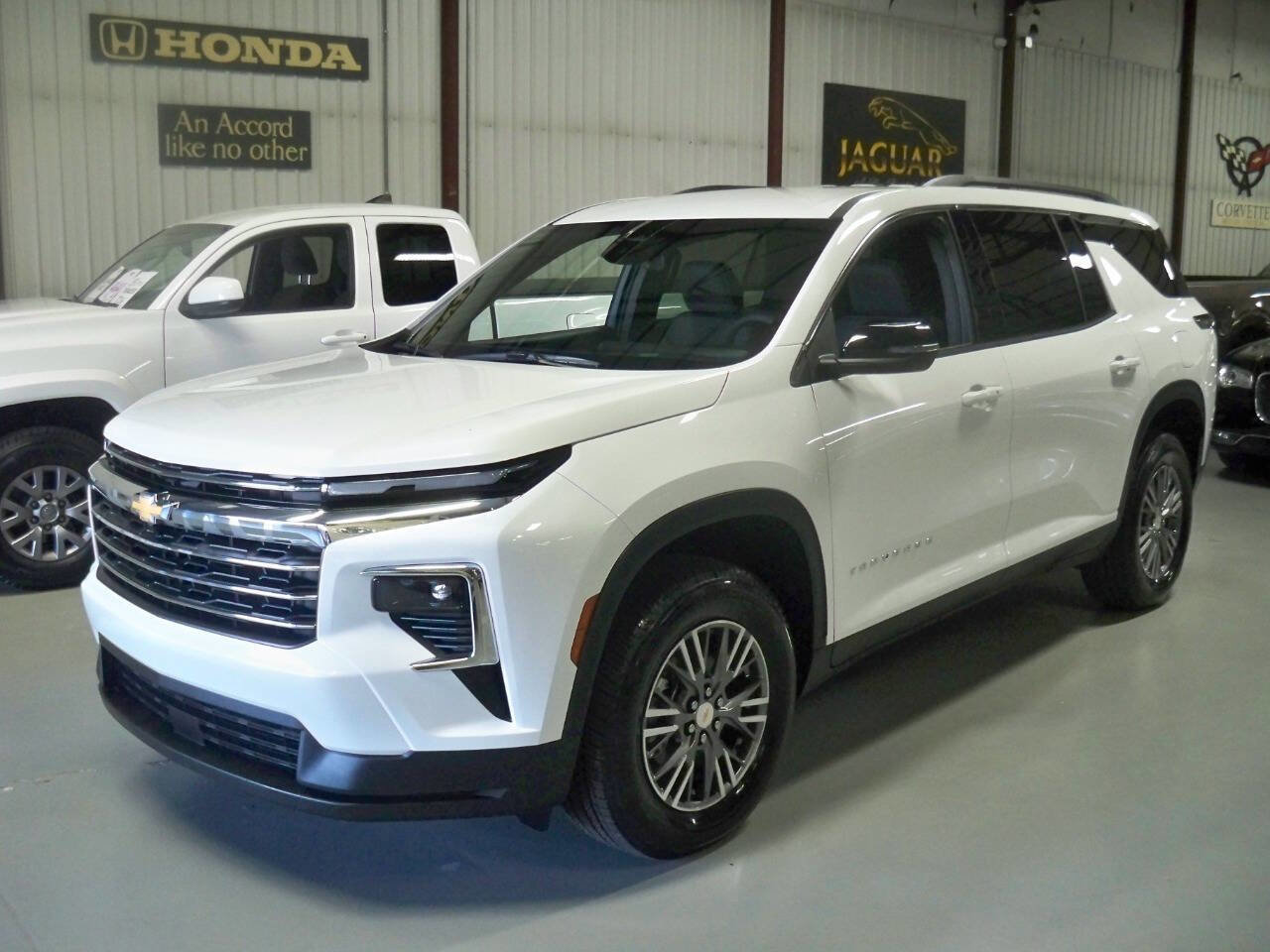 Used 2025 Chevrolet Traverse LT w/ LPO, Floor Liner Package