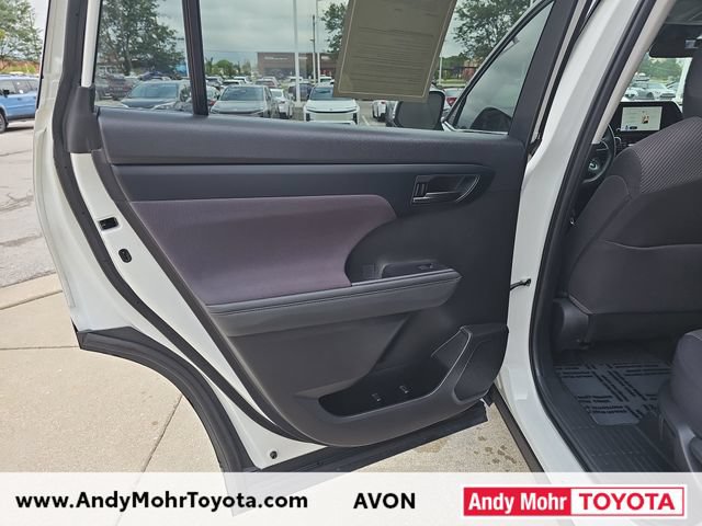 Used 2023 Toyota Highlander LE FWD image 30