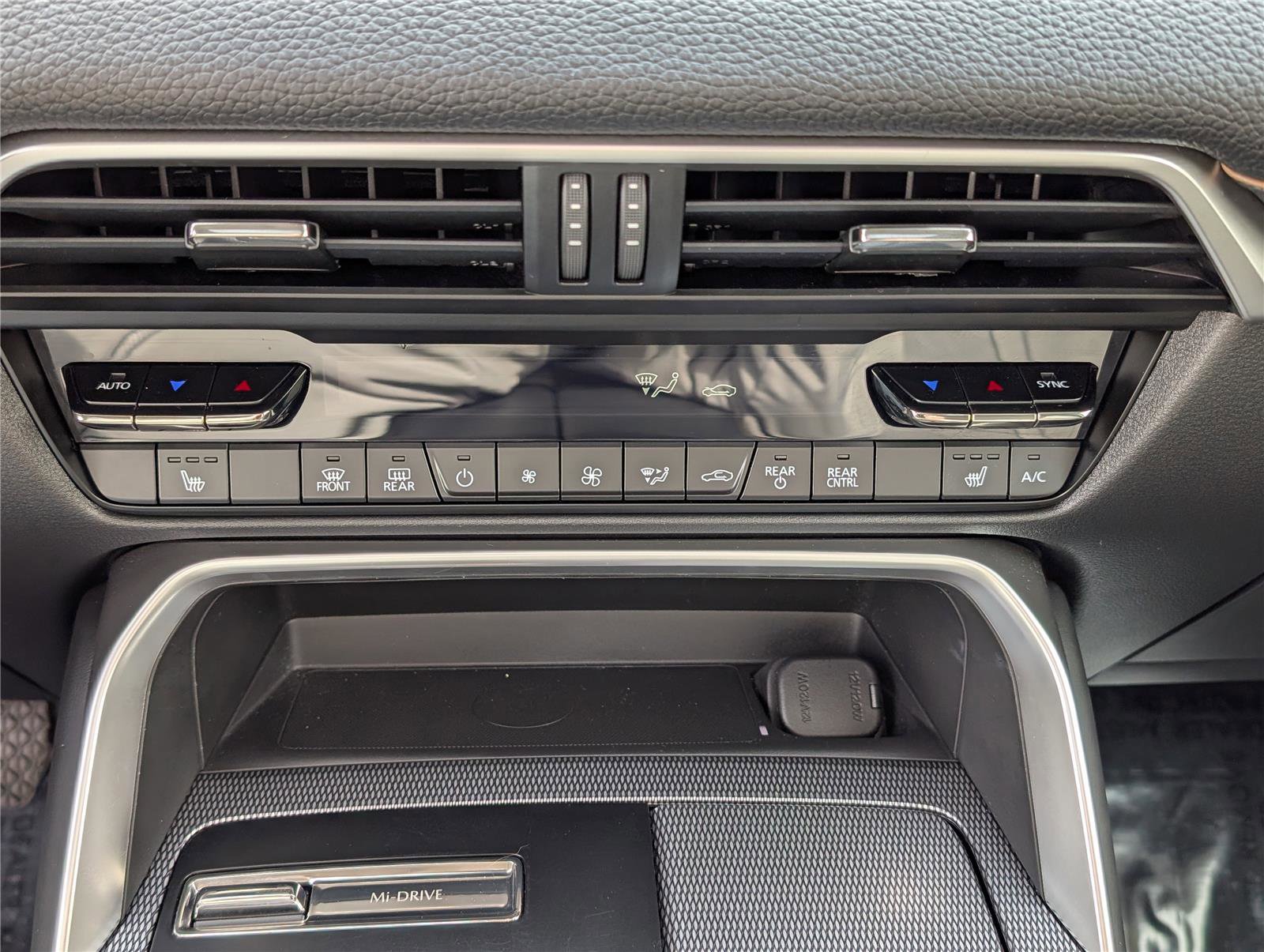 Used 2024 MAZDA CX-90 3.3 Turbo w/ Preferred Plus image 28
