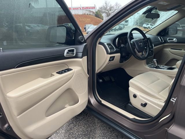 Used 2021 Jeep Grand Cherokee Laredo image 4