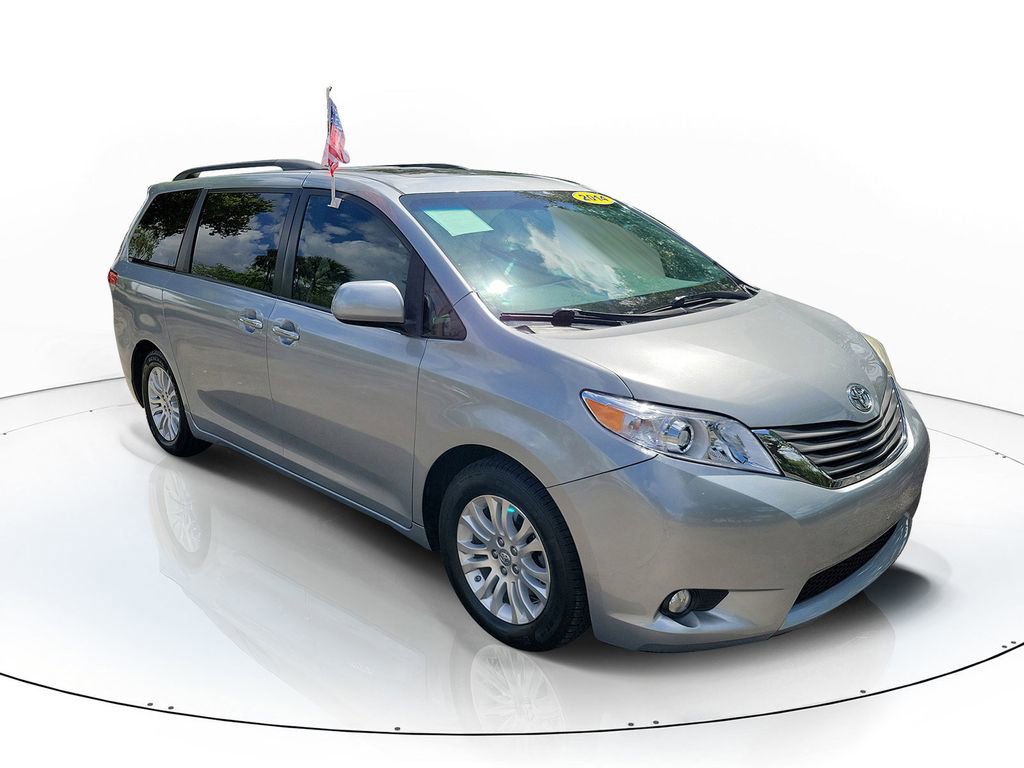 Used 2014 Toyota Sienna XLE w/ XLE Premium Package image 3