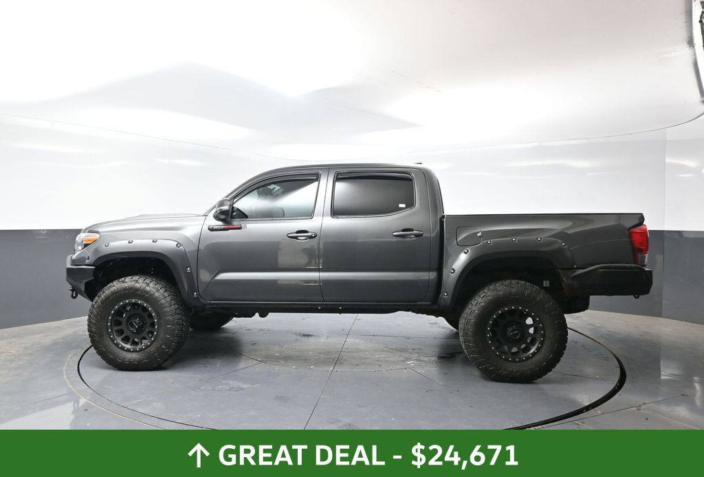 Used 2016 Toyota Tacoma TRD Sport w/ Towing Package AWD/4WD image 9