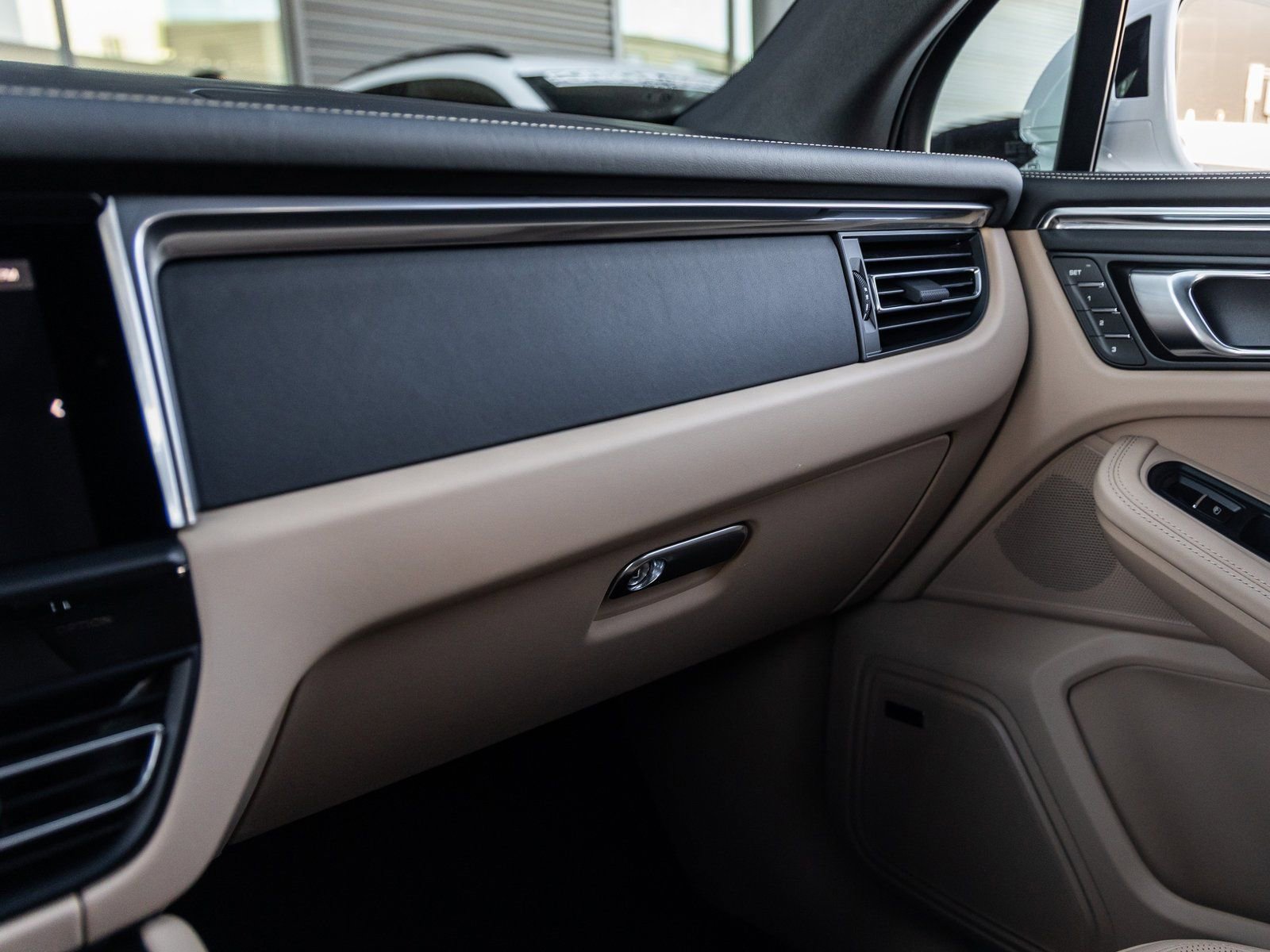 New 2026 Porsche Macan S image 32