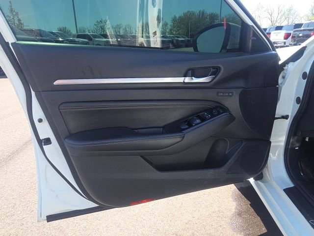 Used 2020 Nissan Altima 2.0 Platinum FWD image 21