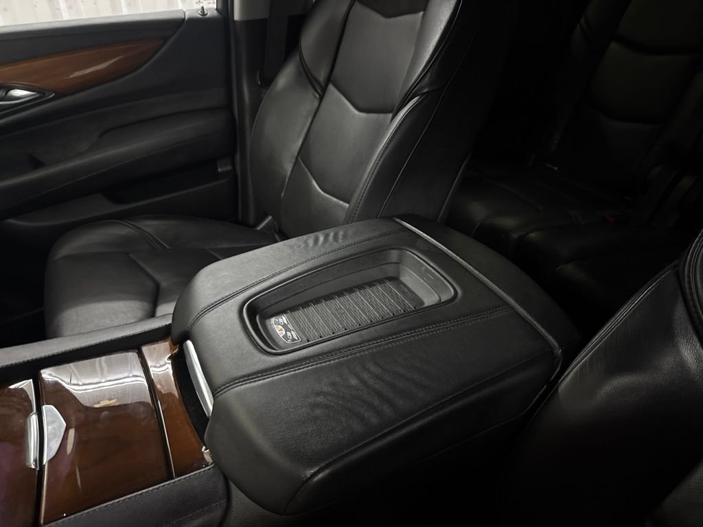 Used 2018 Cadillac Escalade ESV Luxury RWD image 40