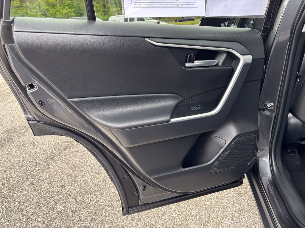 Used 2025 Toyota RAV4 XLE FWD image 40