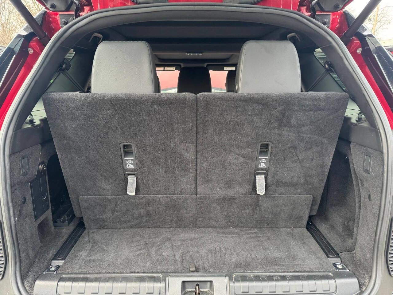 Used 2017 Land Rover Discovery SE image 11