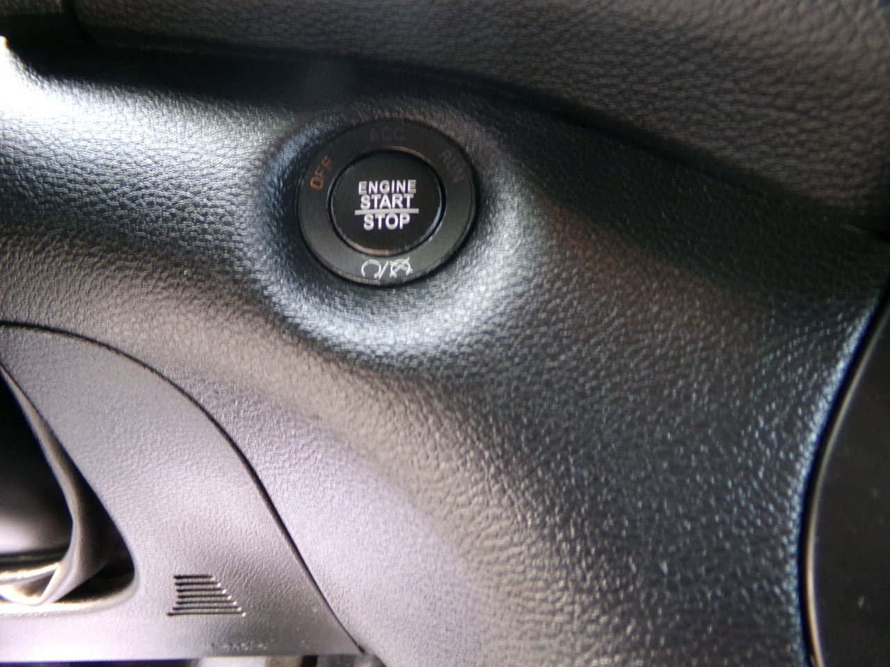 Used 2020 Jeep Cherokee Limited image 26