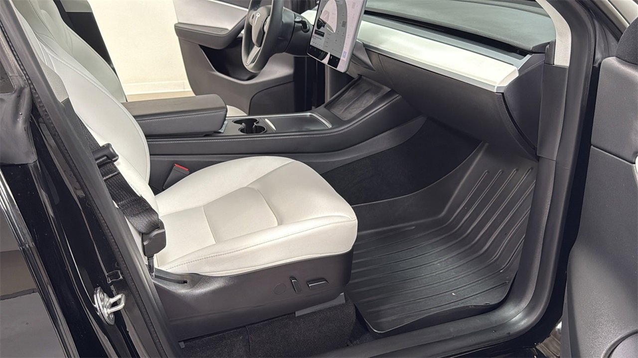 Used 2022 Tesla Model Y Performance image 18