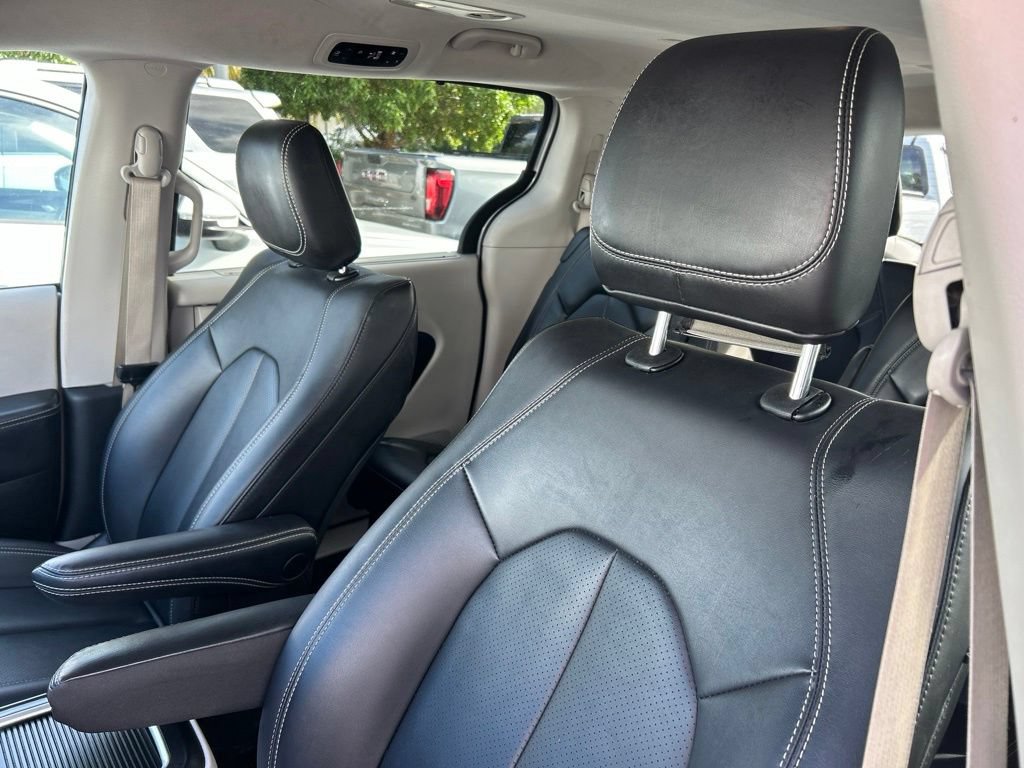 Used 2024 Chrysler Pacifica Touring-L FWD image 14