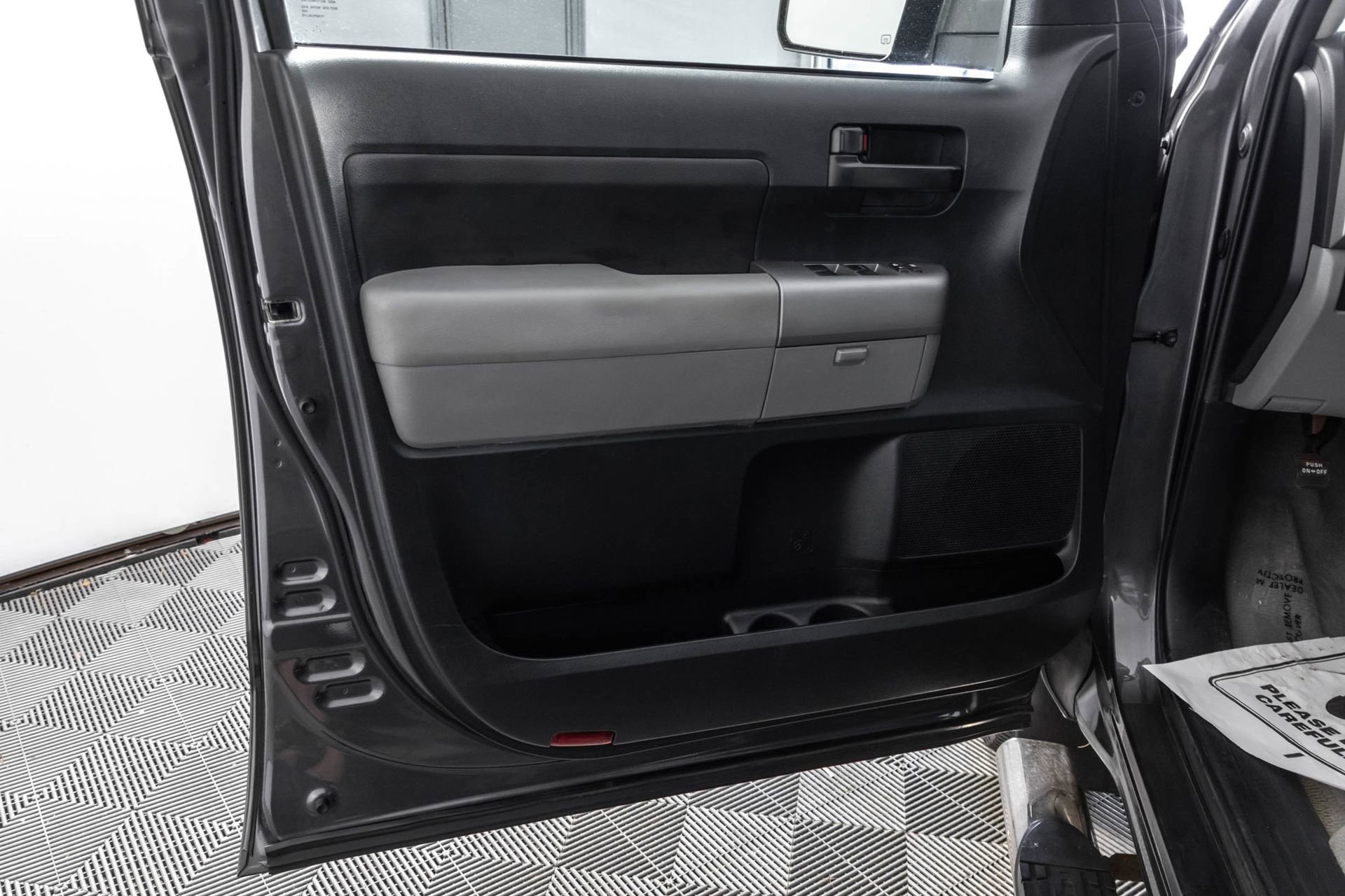 Used 2011 Toyota Tundra 4x4 CrewMax w/ SR5 Pkg image 36