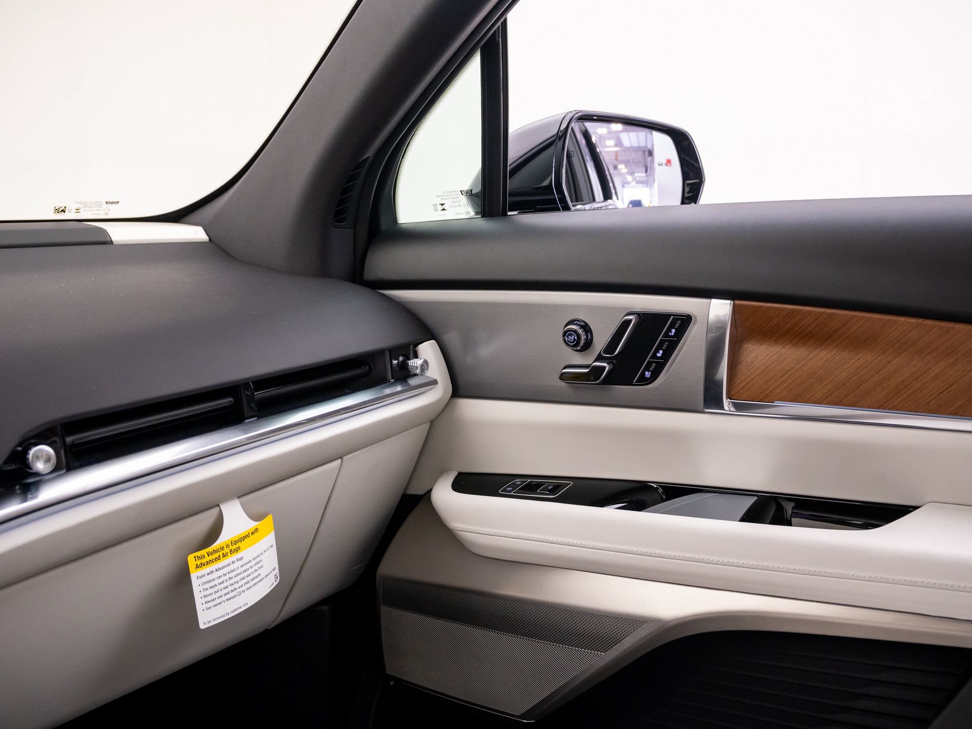 New 2027 Cadillac Vistiq Luxury w/ LPO, Floor Liner Package AWD/4WD image 27