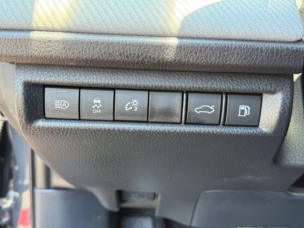 Used 2025 Toyota Camry SE w/ Convenience Package FWD image 19
