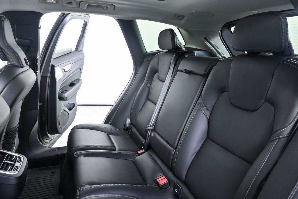Used 2024 Volvo XC60 B5 Ultimate AWD/4WD image 23