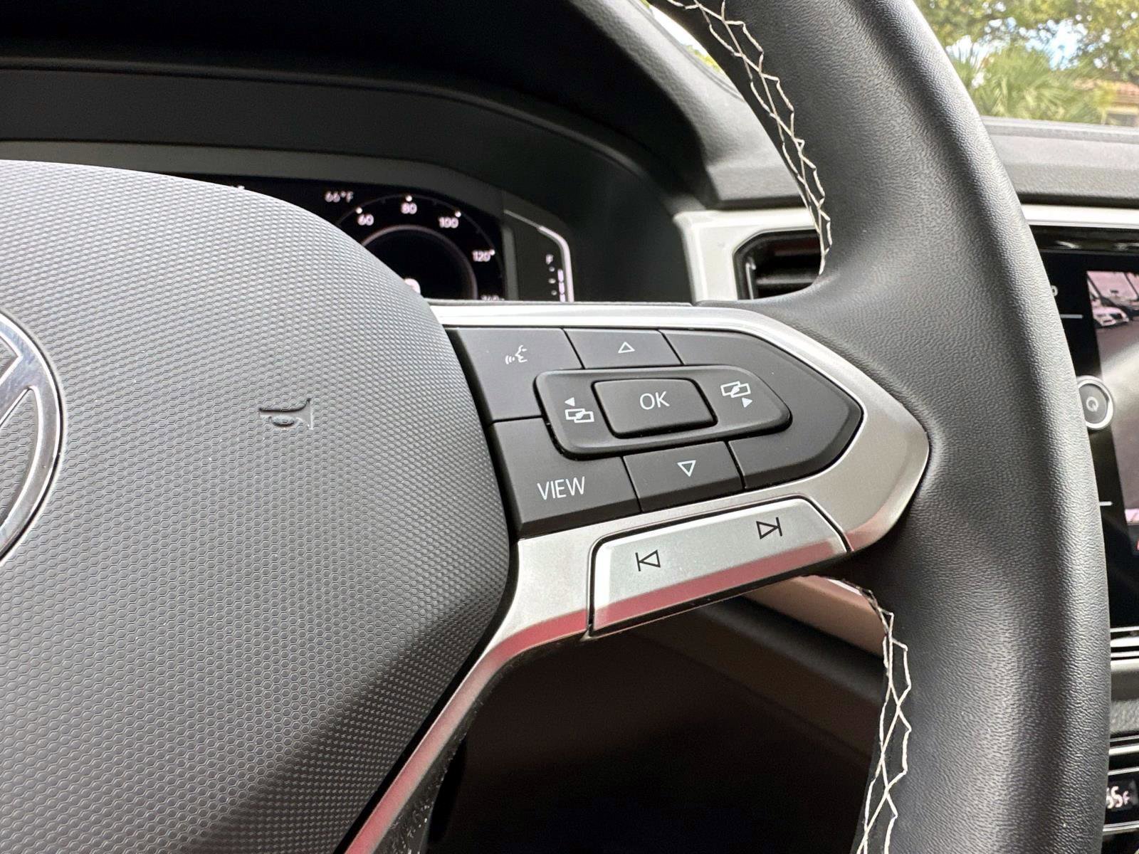 Used 2023 Volkswagen Atlas SE image 32