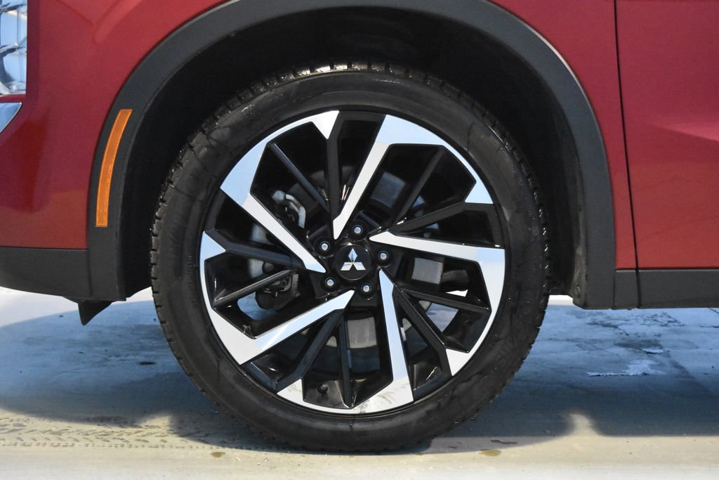 Used 2024 Mitsubishi Outlander SE image 24