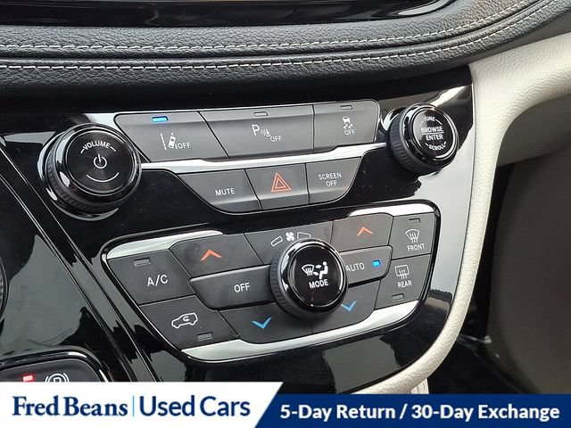 Used 2023 Chrysler Pacifica Limited FWD image 23