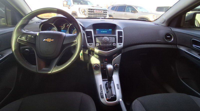 Used 2014 Chevrolet Cruze LT image 16