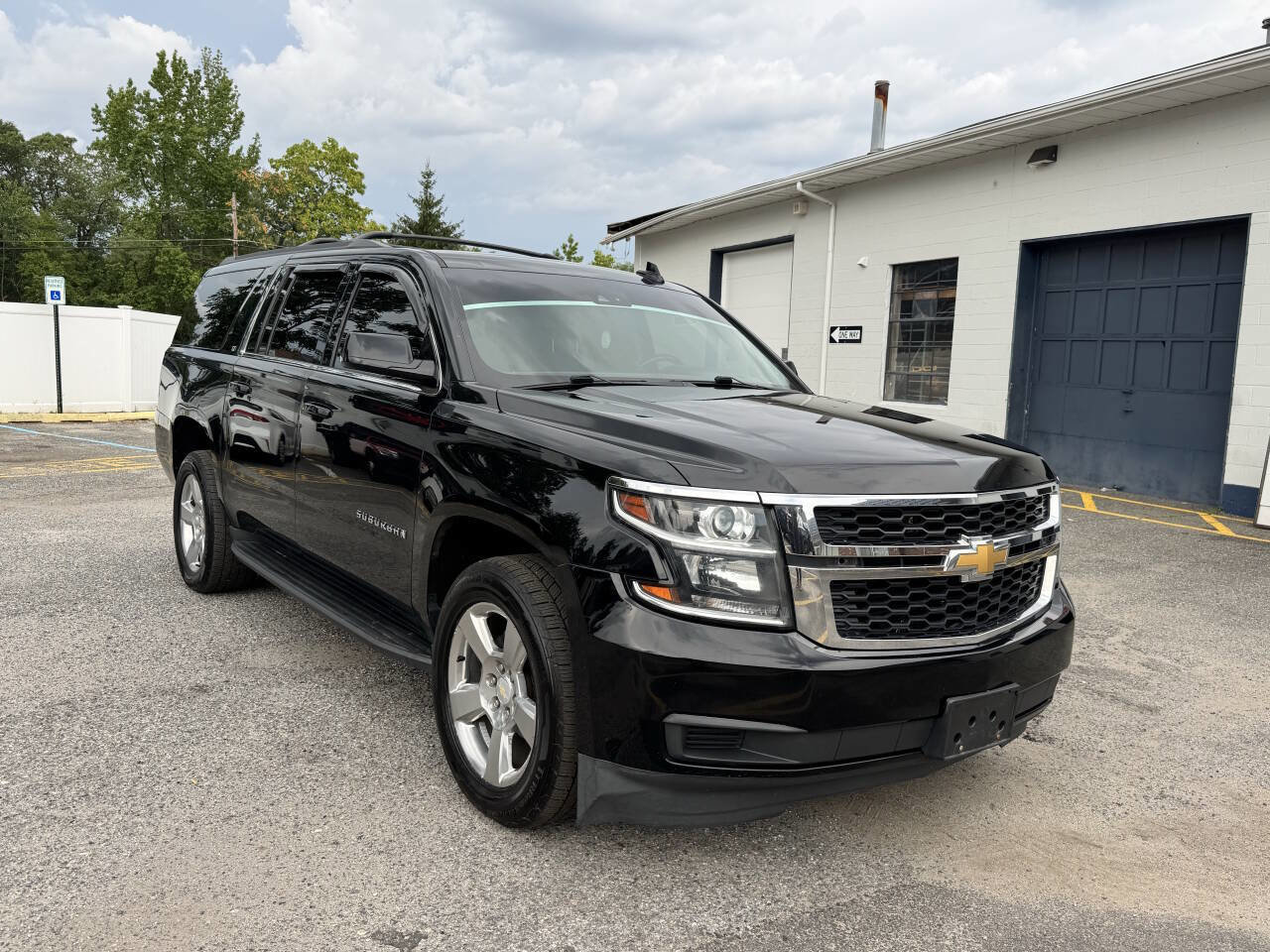 Used 2018 Chevrolet Suburban LT AWD/4WD image 4