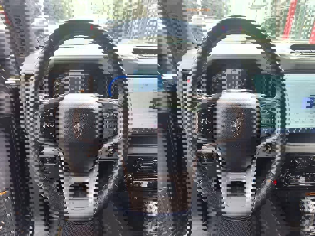 Used 2023 Ford Bronco Badlands image 14