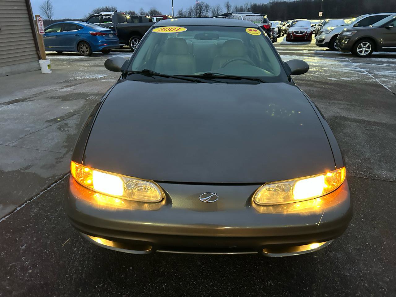 Used 2001 Oldsmobile Alero GLS image 2