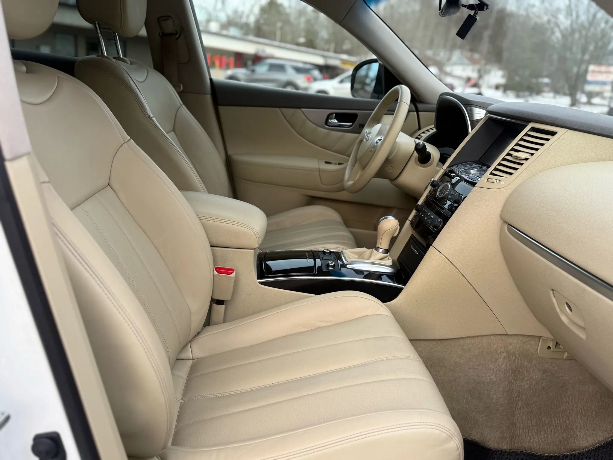 Used 2016 INFINITI QX70 3.7 Sport Utility 4D w/ Premium Package image 16