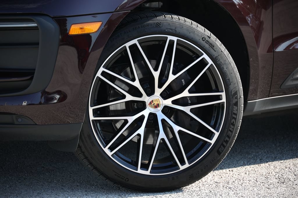 Certified 2026 Porsche Macan AWD/4WD image 12